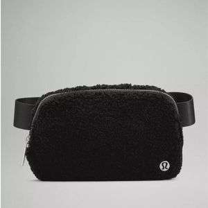 NWT Lululemon Everywhere Fleece Belt Bag